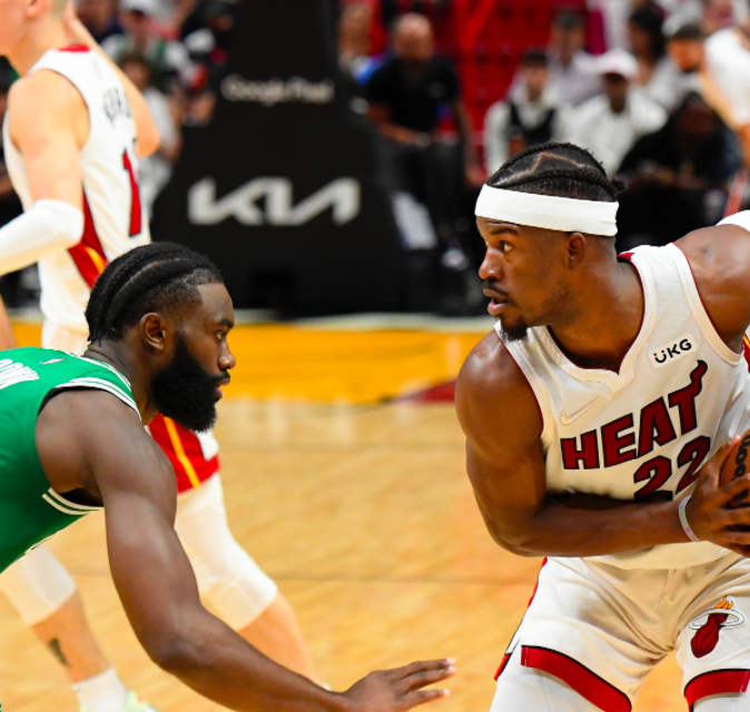 里程碑夜！勒沃库森远射贴柱，社区盾关键战刷纪录，底气十足，更衣室氛围转暖的简单介绍