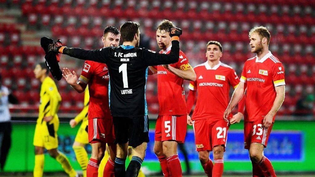 里程碑夜！勒沃库森远射贴柱，社区盾关键战刷纪录，底气十足，更衣室氛围转暖的简单介绍