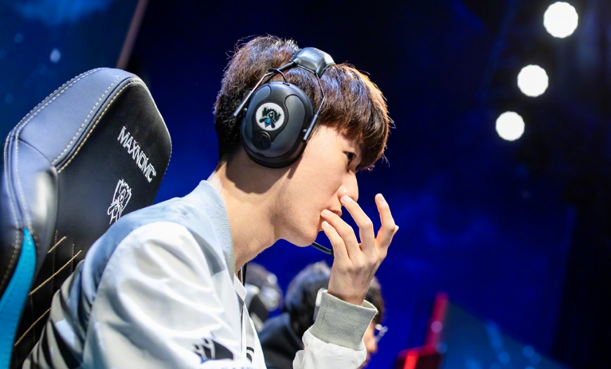 TIANBO-包含TheShy回归赛场，惊险取胜首场状态亮眼，FPX观众沸腾！的词条