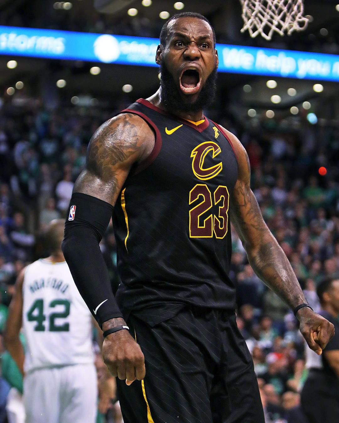 TIANBO-关于詹姆斯回归赛场，精彩发挥首场状态亮眼，老鹰观众沸腾！的信息